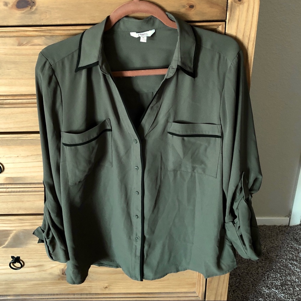 Candie’s dark olive-green top